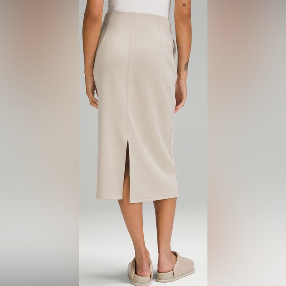 lululemon Softstreme High Rise Midi Skirt in Mojave Tan Brand New with Tags - Picture 3 of 6